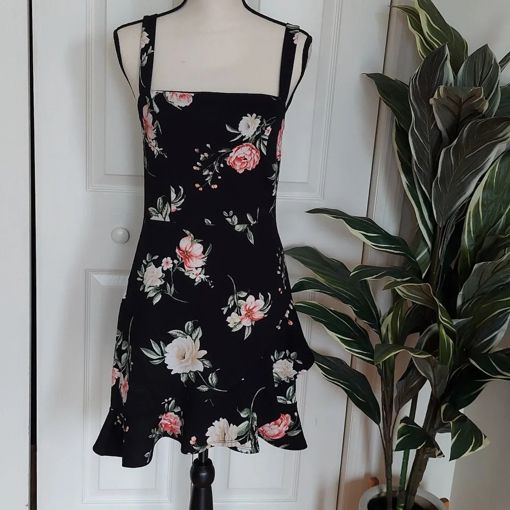 Soprano Black Flowers Body Con Women's Dress Size Large
